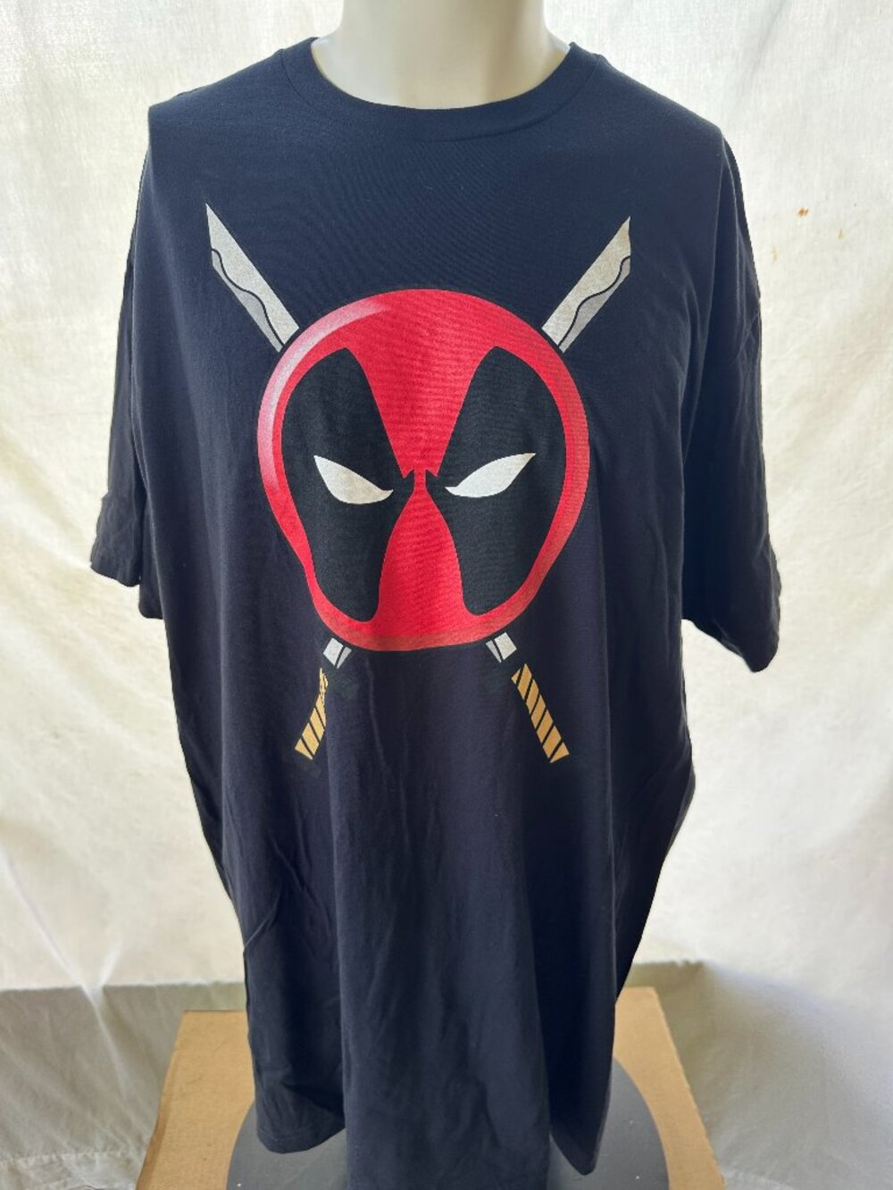 Deadpool Katanas Bea and Arthur Welovefine Marvel Men's Black Shirt 2XL XXL